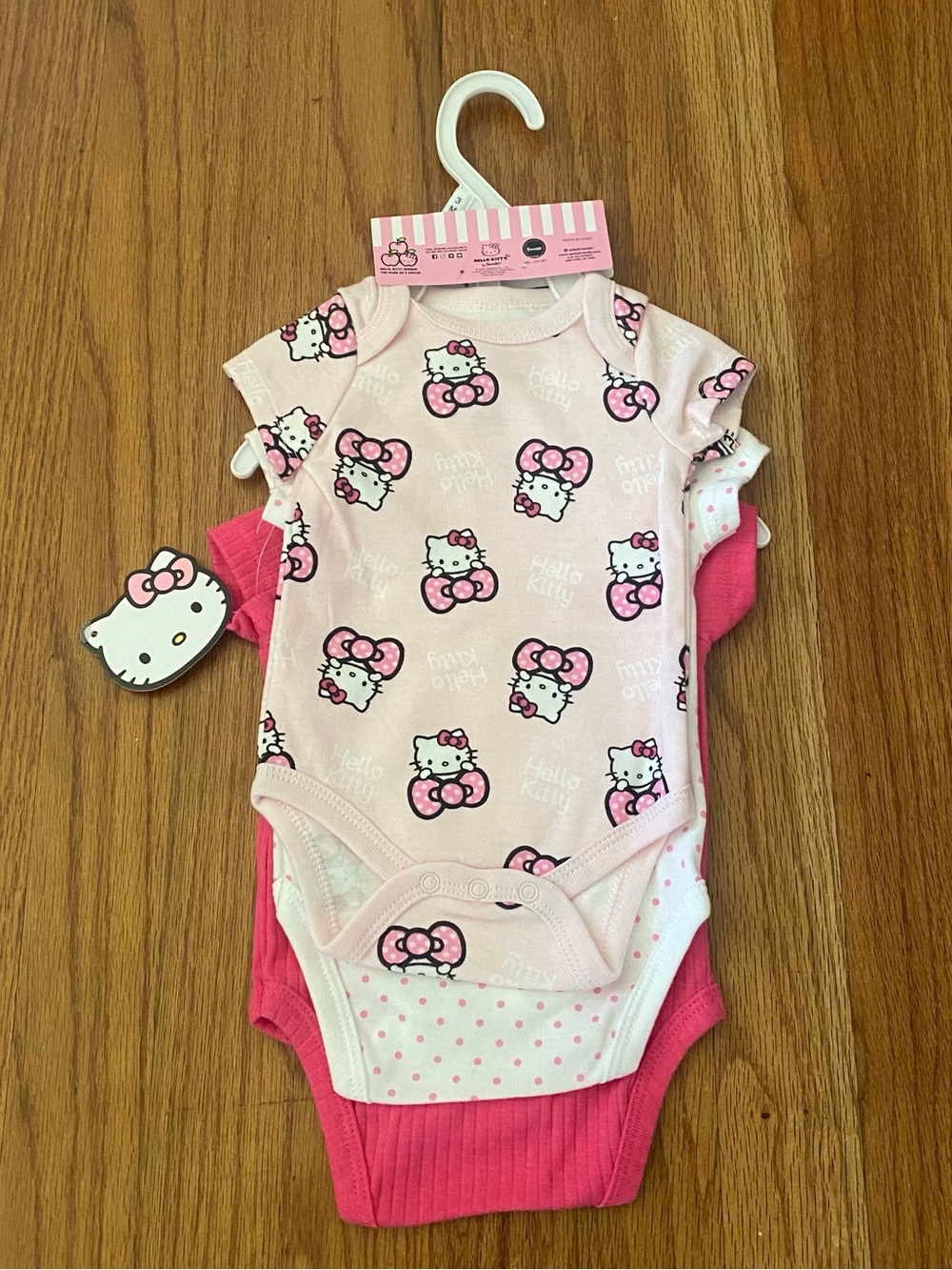 Hello Kitty Pink Ribbed Short-Sleeve One-Piece Bodysuit Set - Picture 3 of 6